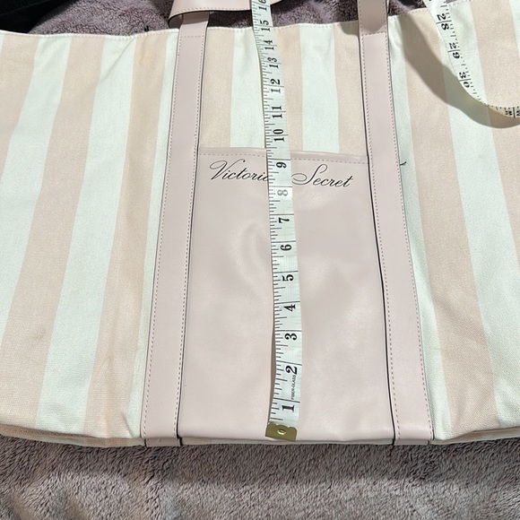 VS Iconic Weekender - Picture 3 of 9